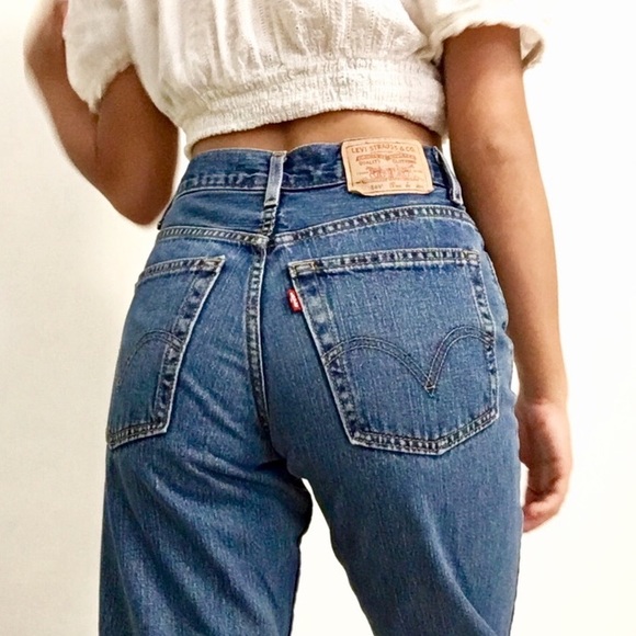 trendy levi's jeans